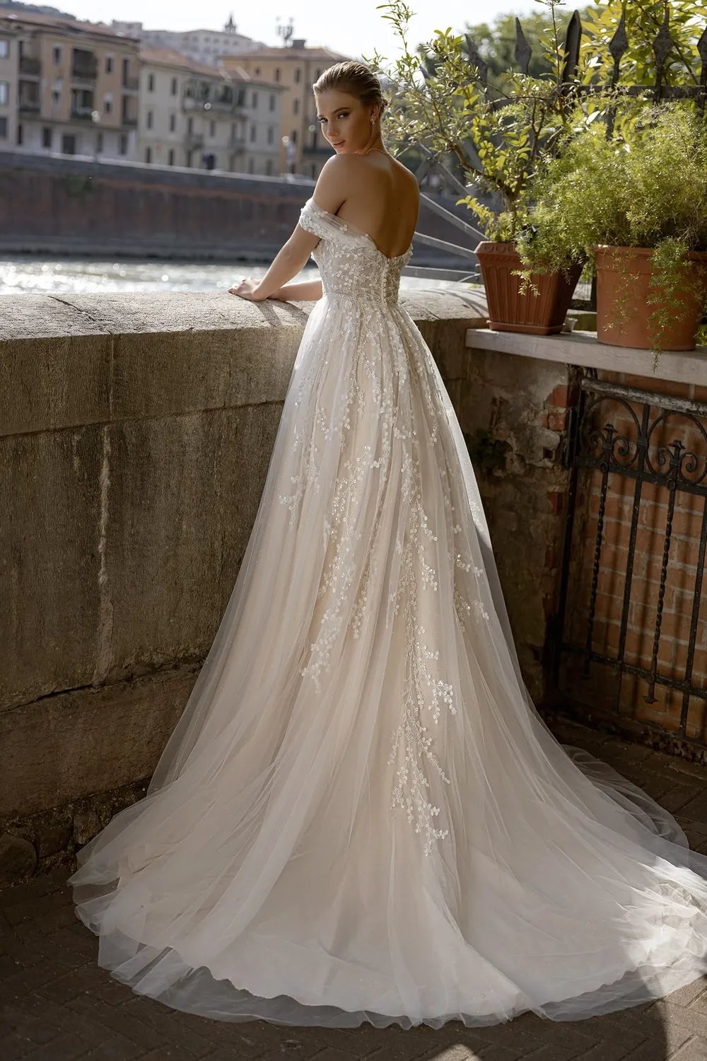 Bella by Eglantine BEL22428 brudekjole