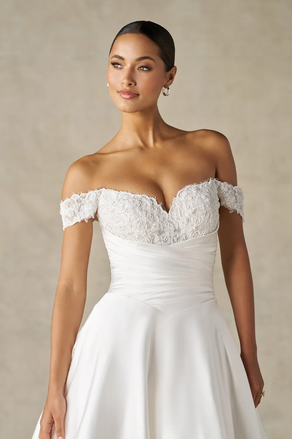Allure Bridals A1479 brudekjole Ivory/Nude satin ballgown