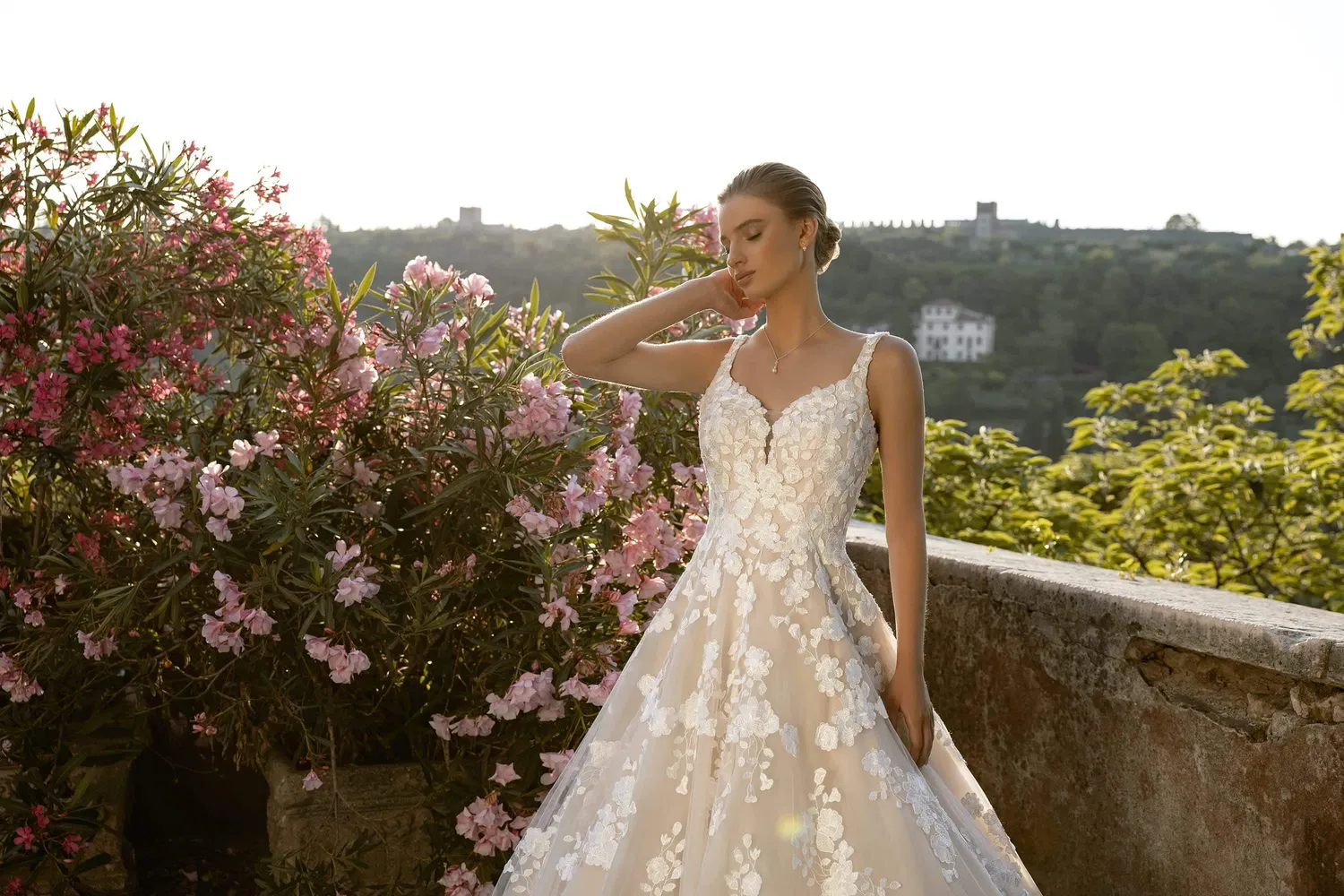 Bella by Eglantine BEL22425 brudekjole