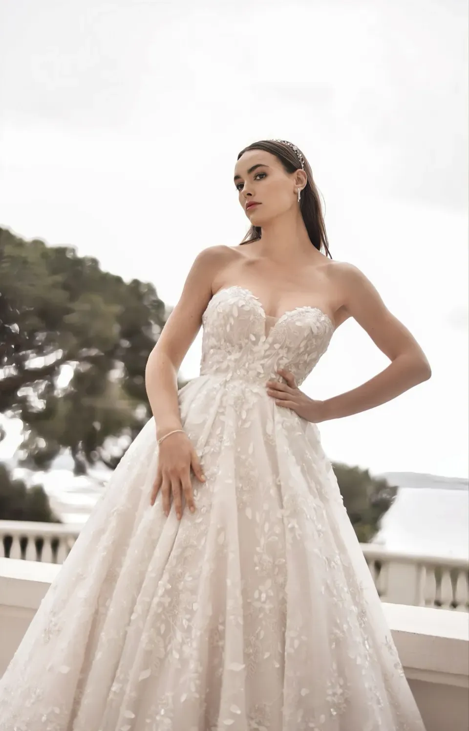 Bella by Eglantine BEL22518 brudekjole klassisk