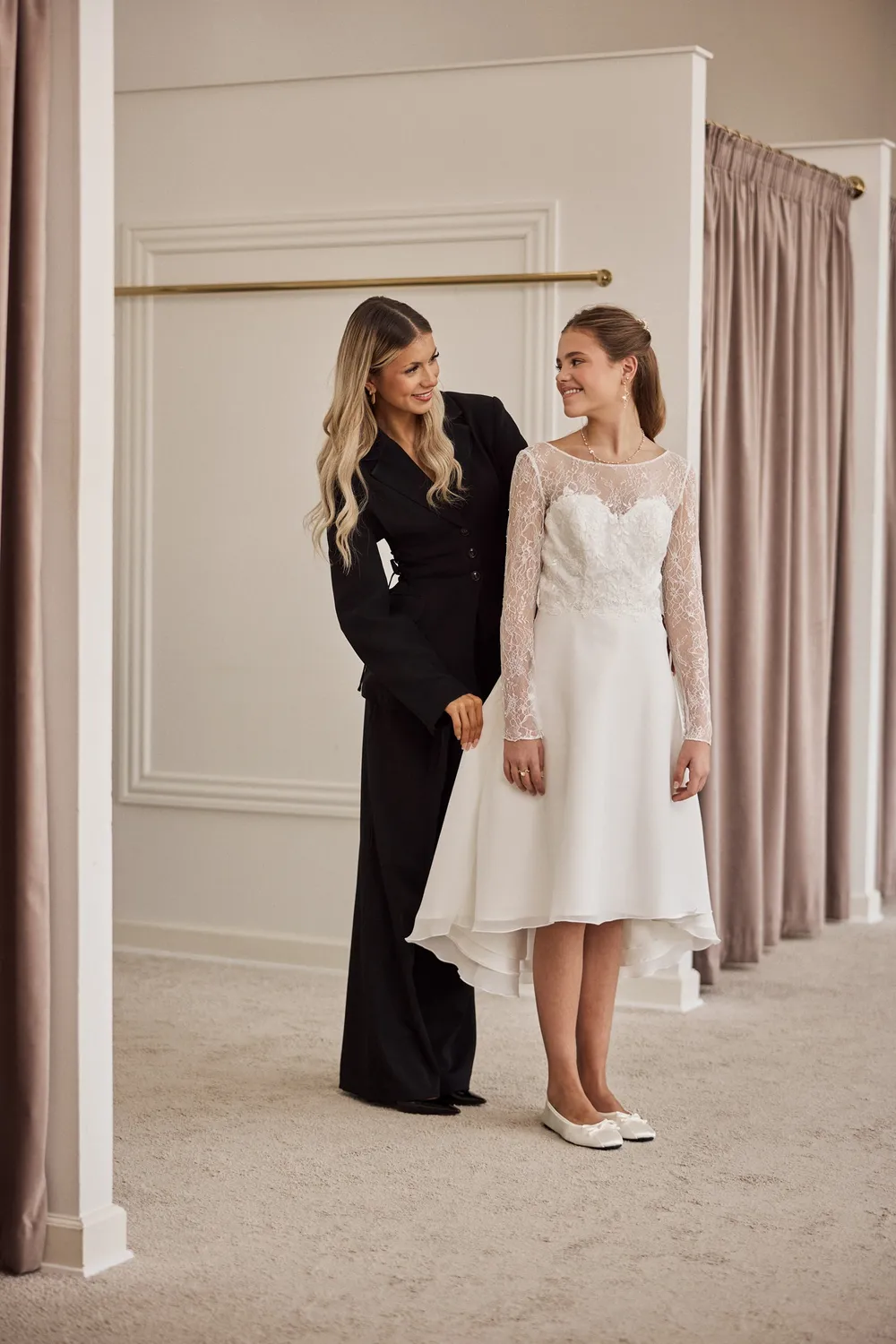 Panayotis MINEA konfirmationskjole med French lace og snørreryg