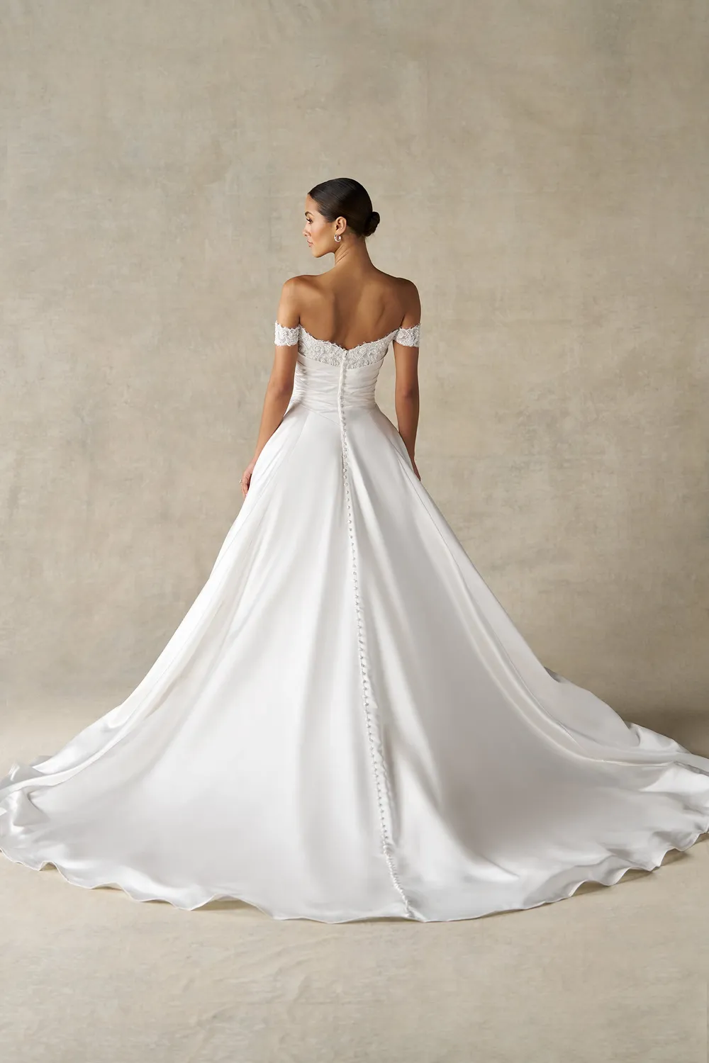 Allure Bridals A1479 brudekjole Ivory/Nude satin ballgown