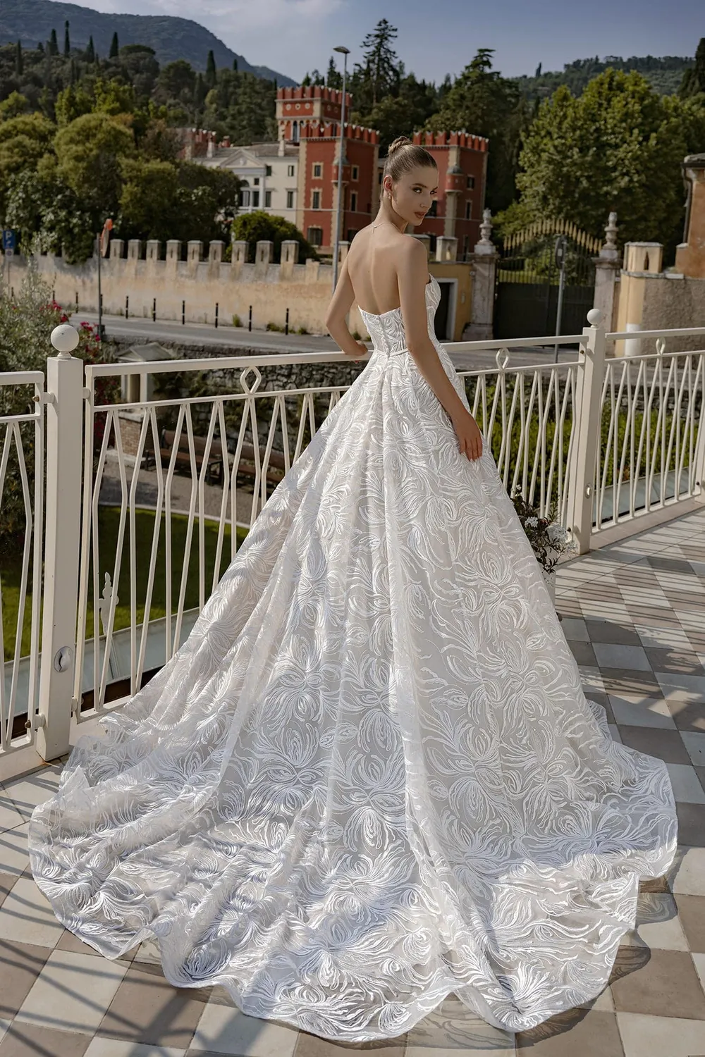 Bella by Eglantine BEL22435 brudekjole