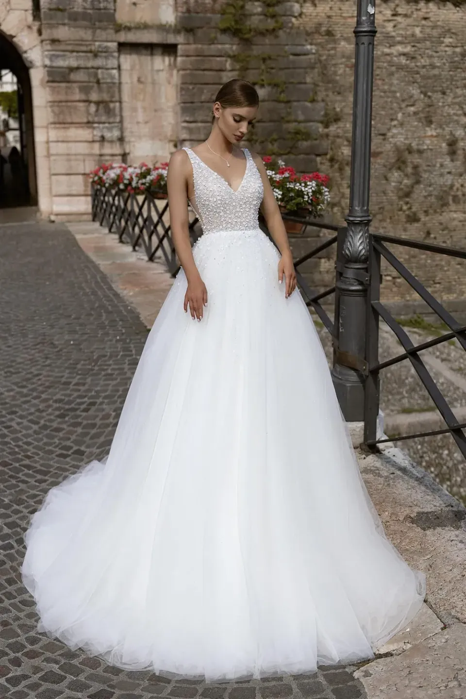 Bella by Eglantine BEL22421 brudekjole
