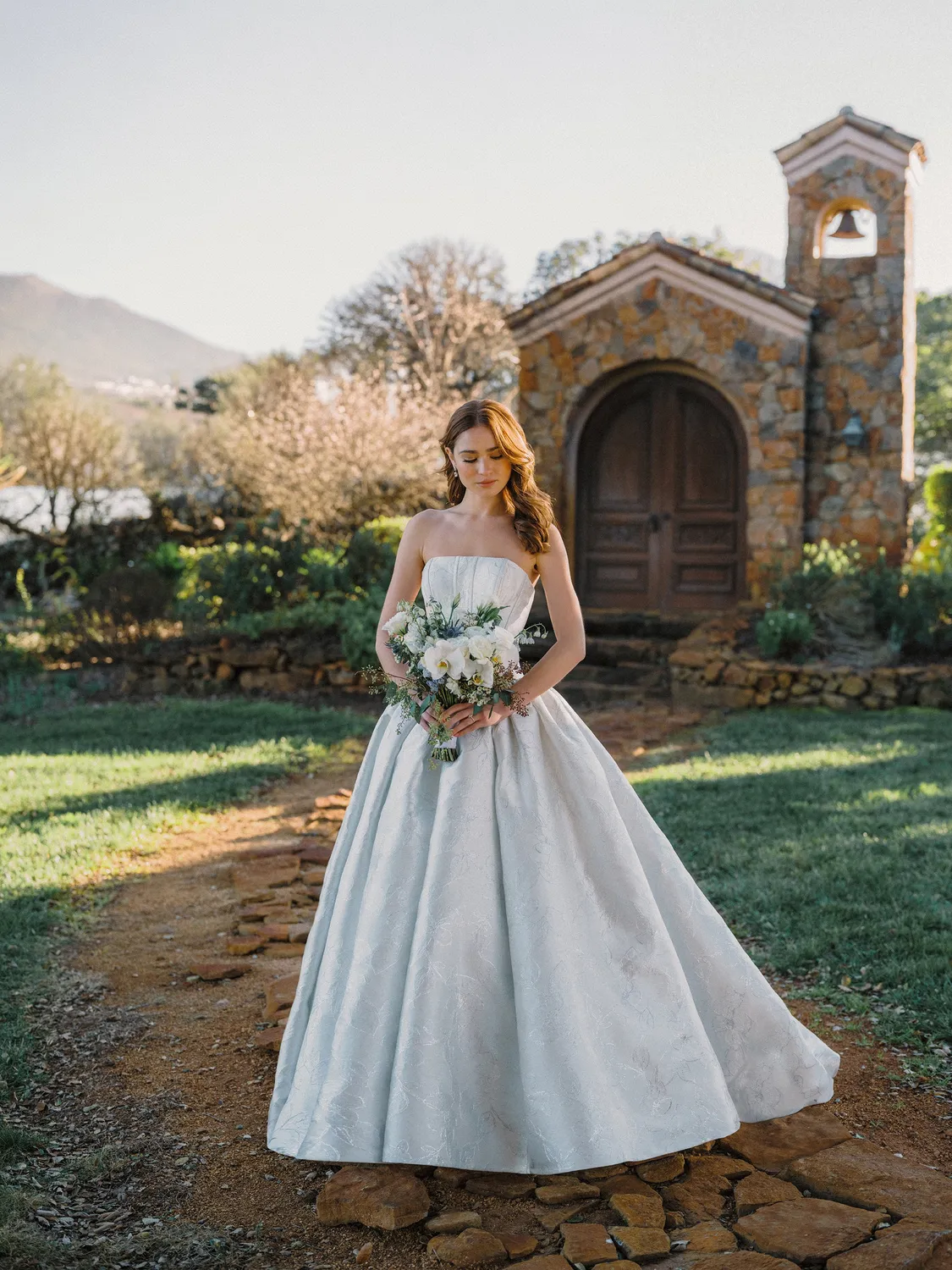 Allure Bridals A1482 brudekjole sølv brokade