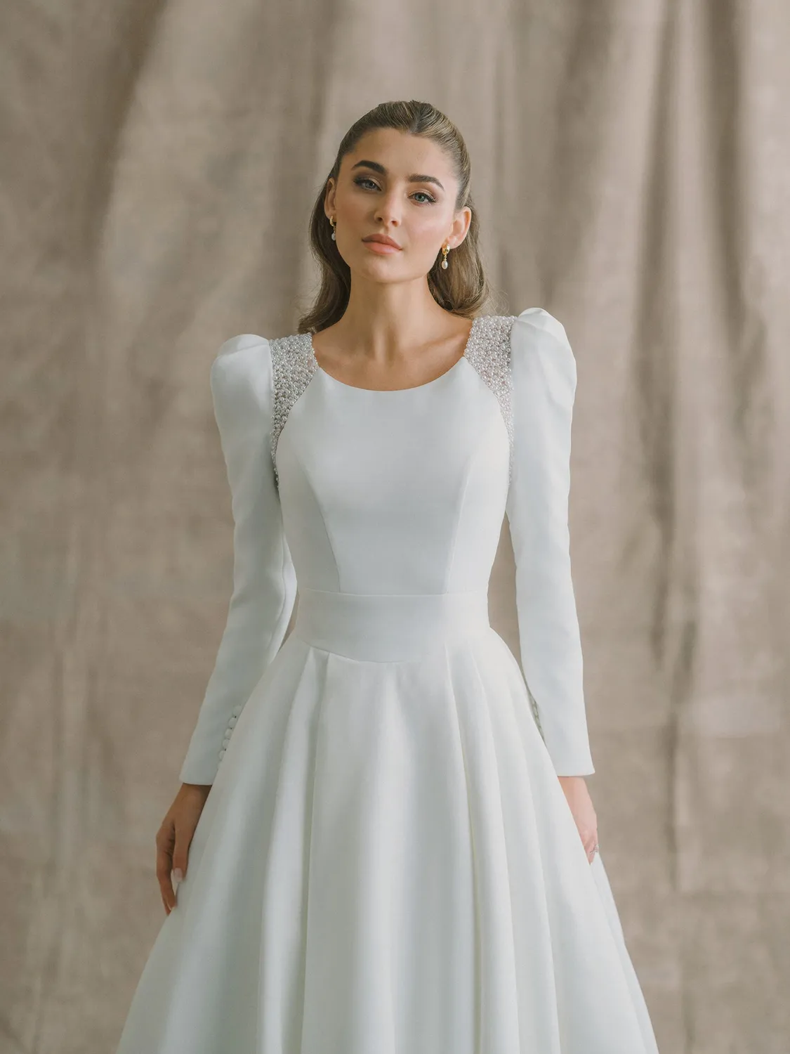 Allure Bridal Abella E603NC Genevieve brudekjole Ivory højhals