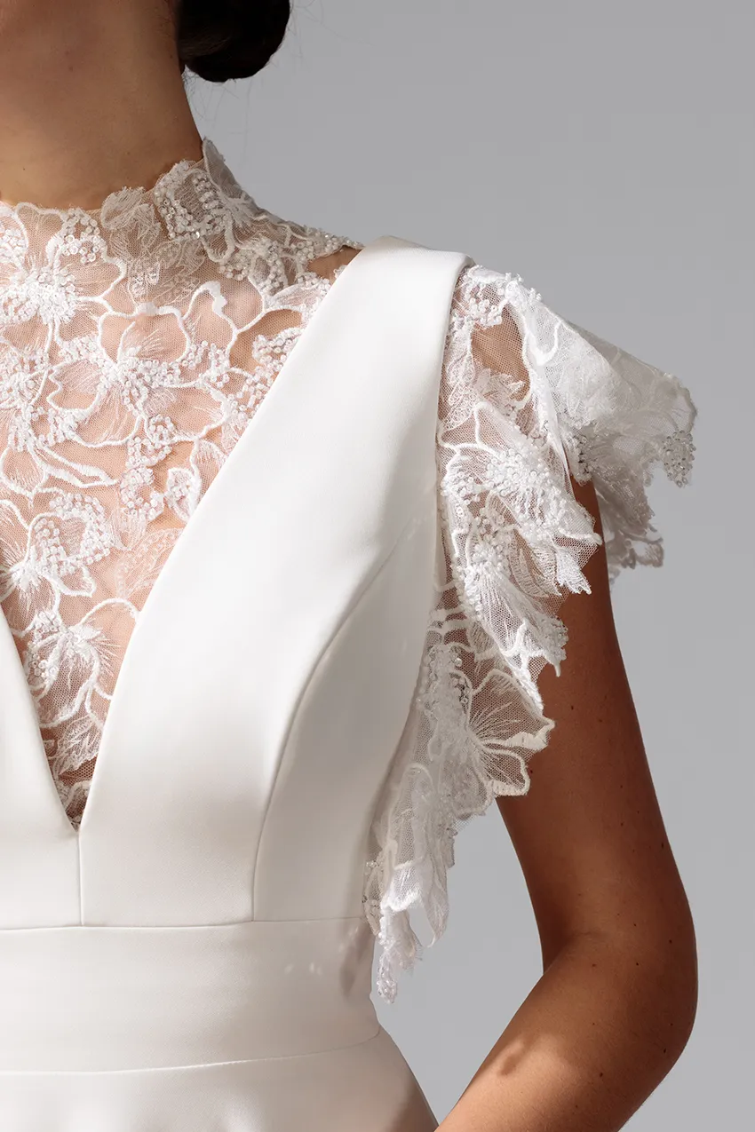 Bella by Eglantine BEL22713 brudekjole flydende
