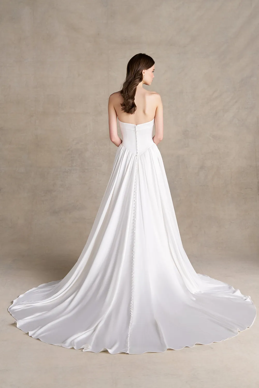 Allure Romance R3988 brudekjole ivory satin A-facon