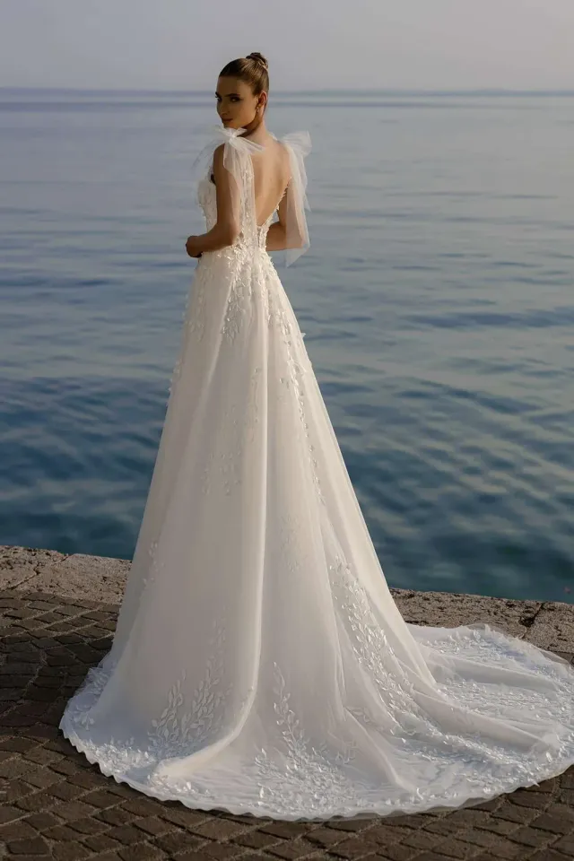 Bella by Eglantine BEL22404 brudekjole elegant model