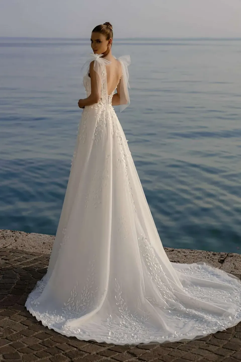 Bella by Eglantine BEL22404 brudekjole elegant model