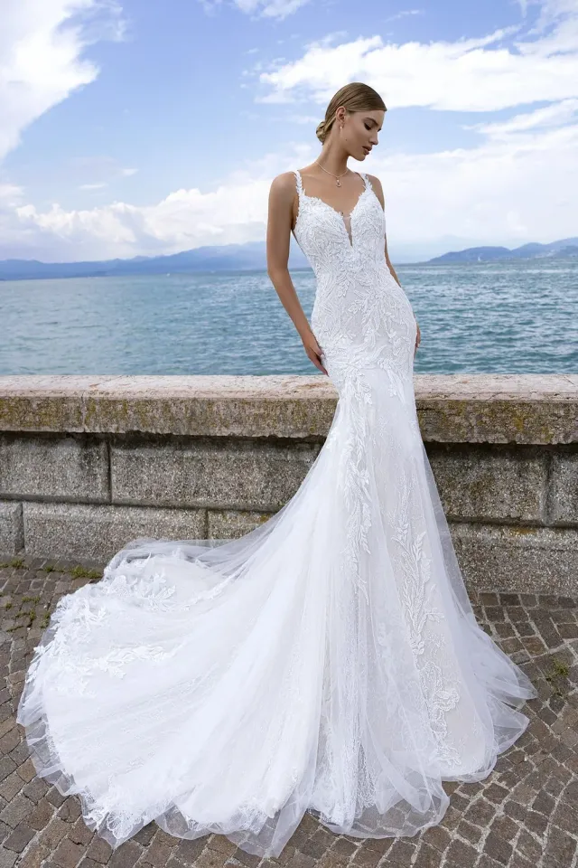 Bella by Eglantine BEL22424 brudekjole