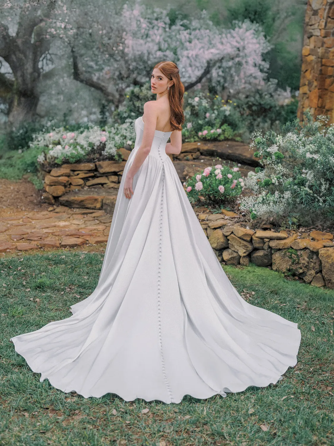 Allure Romance R3988 brudekjole ivory satin A-facon
