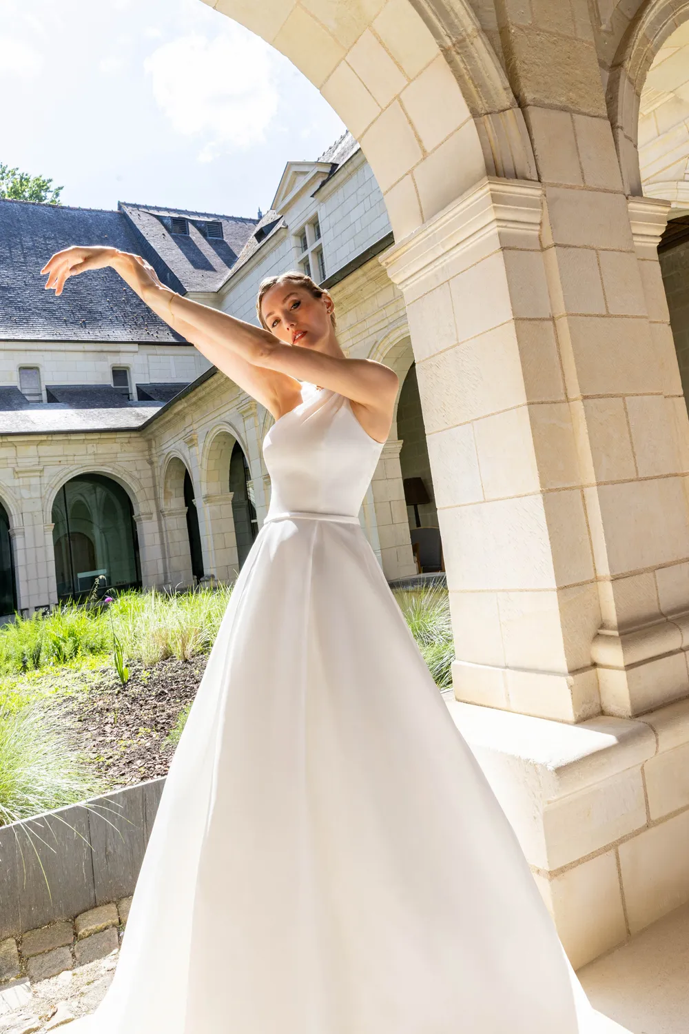 Bella by Eglantine BEL22639 brudekjole til bryllup