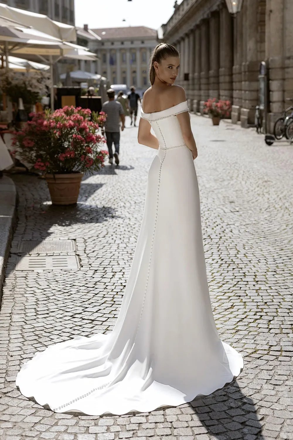 Bella by Eglantine BEL22418 brudekjole
