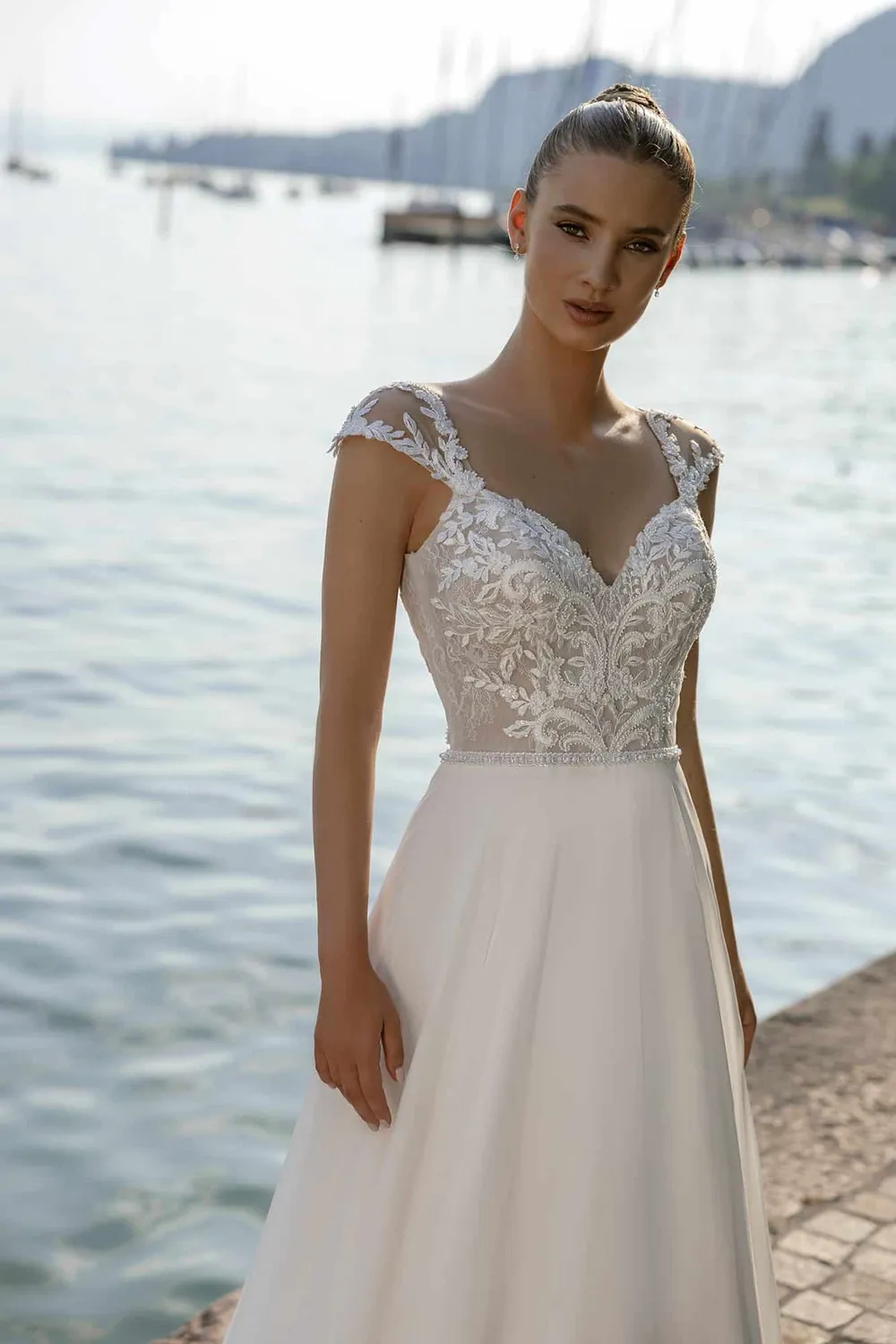 Bella by Eglantine BEL22422 brudekjole