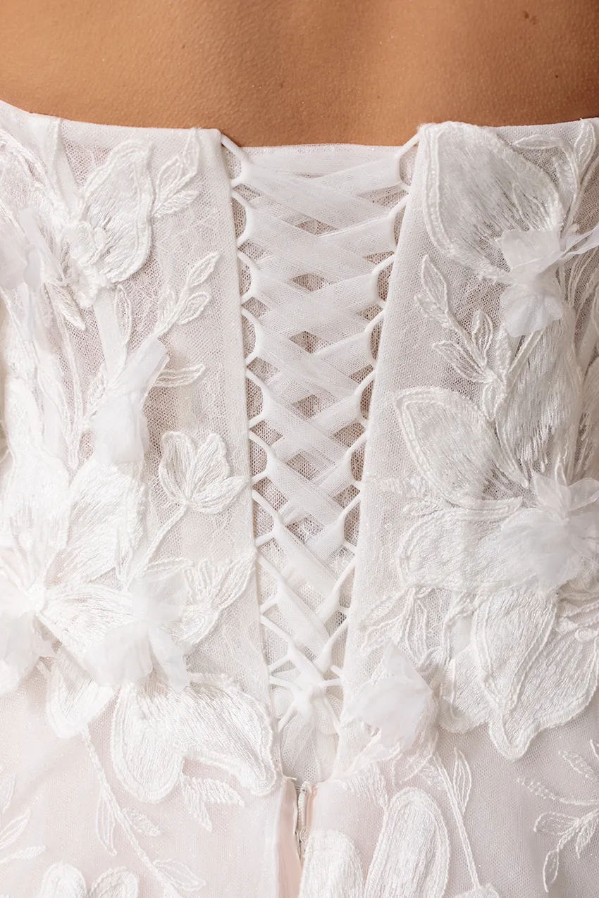 Bella by Eglantine BEL22728 brudekjole ivory 3D-blomster