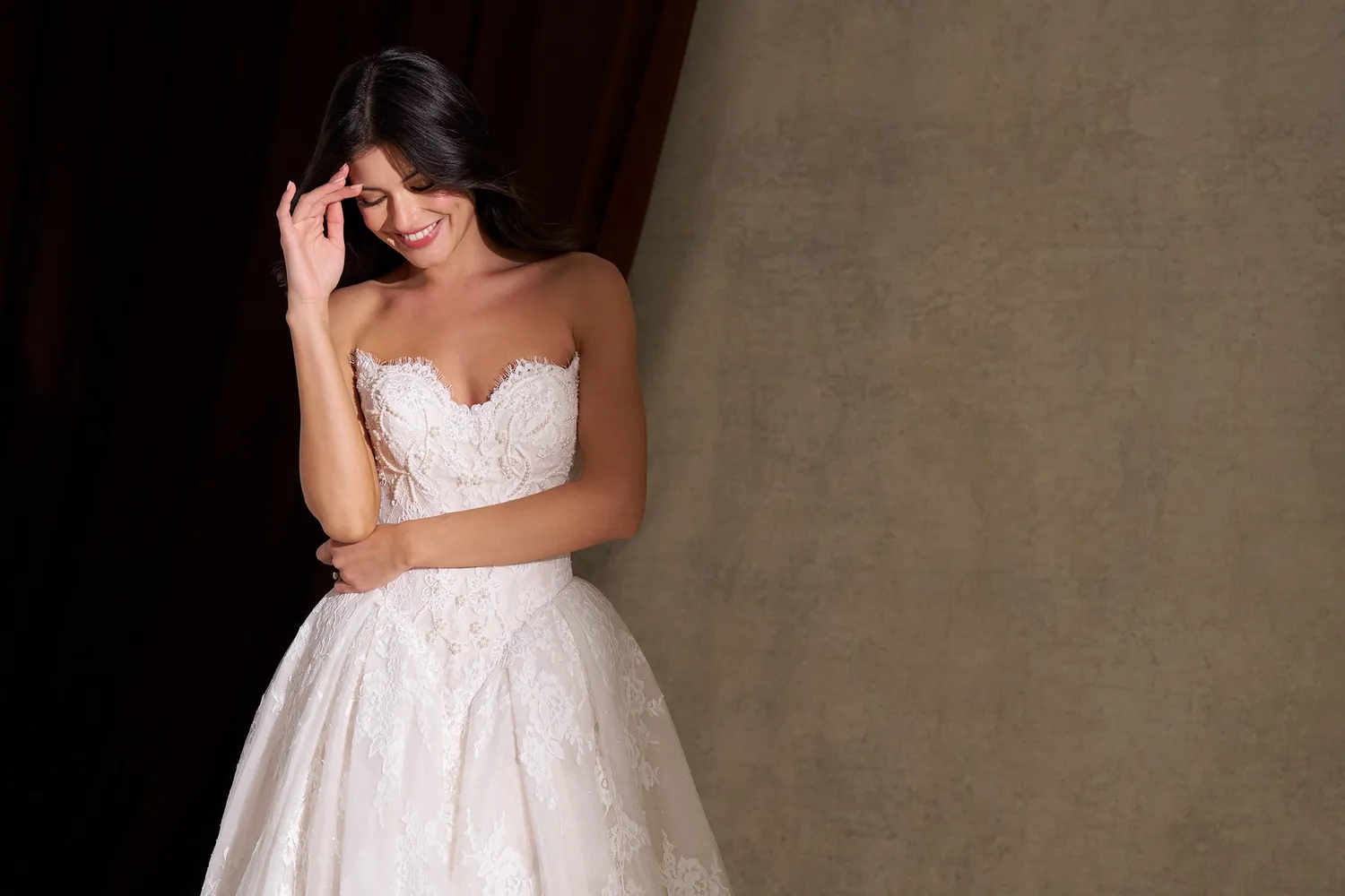Allure Couture C845 brudekjole ivory tyl prinsesse