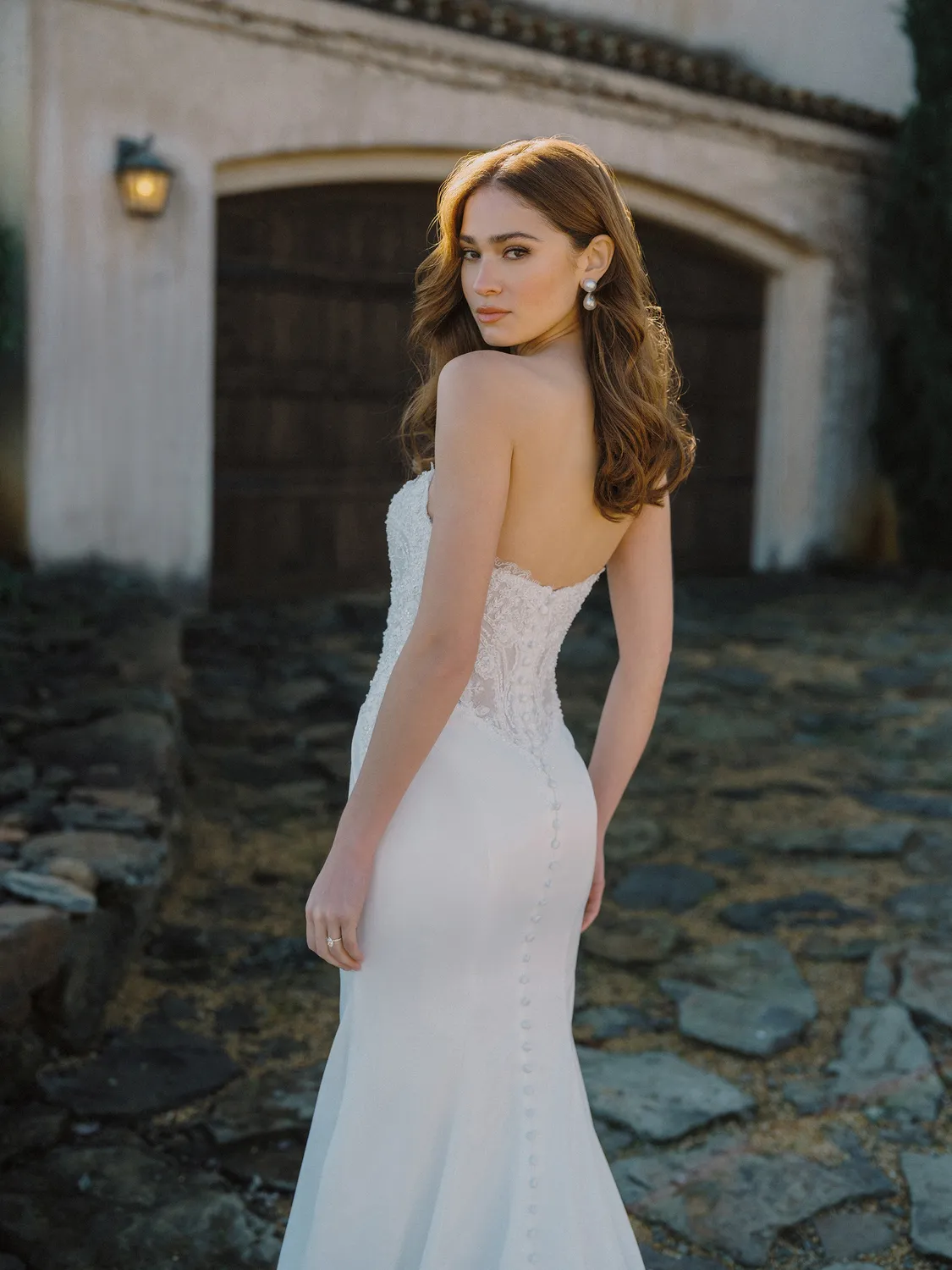 Allure A1480 brudekjole satin ivory nude fit-flare