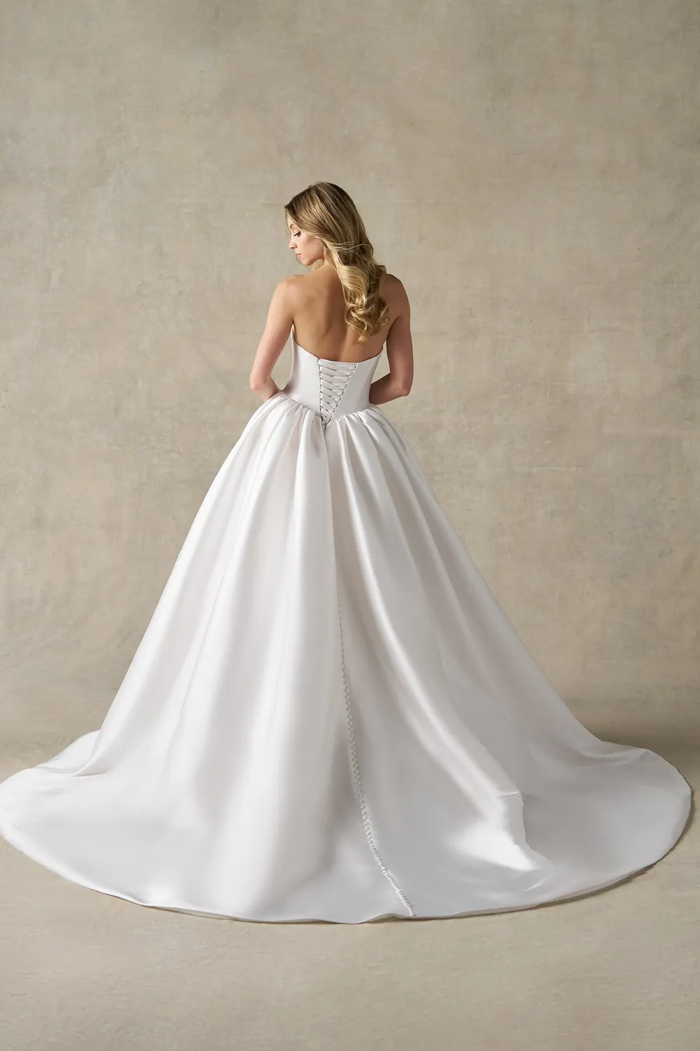 Allure Bridal A1492 brudekjole ivory mikado
