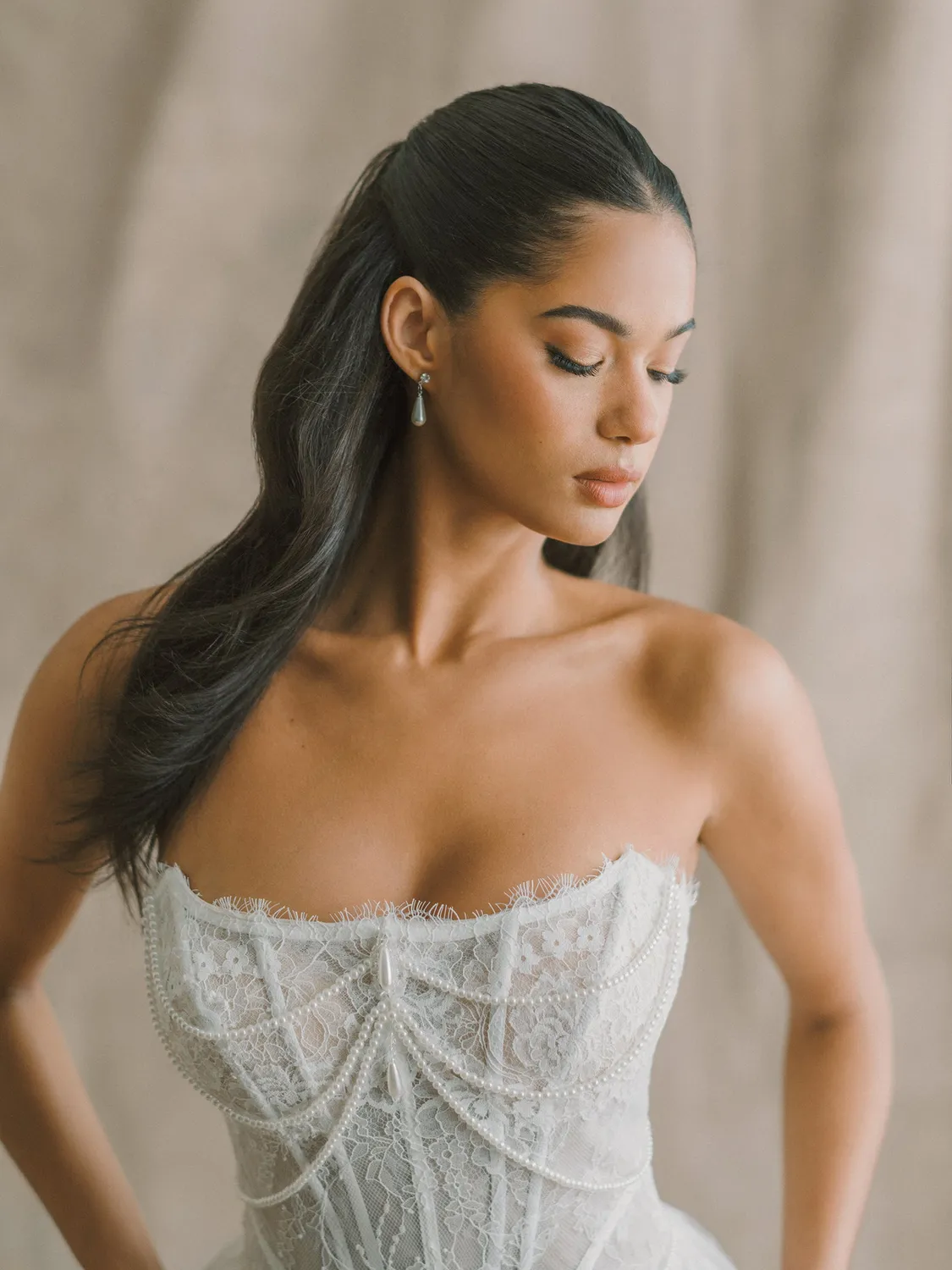 Allure Bridal Abella E615NC Camellia brudekjole Ivory/Nude blonde