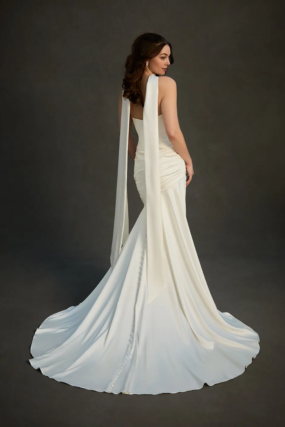 Allure Bridal MJ1289 Claribel brudekjole ivory satin med tørklæde