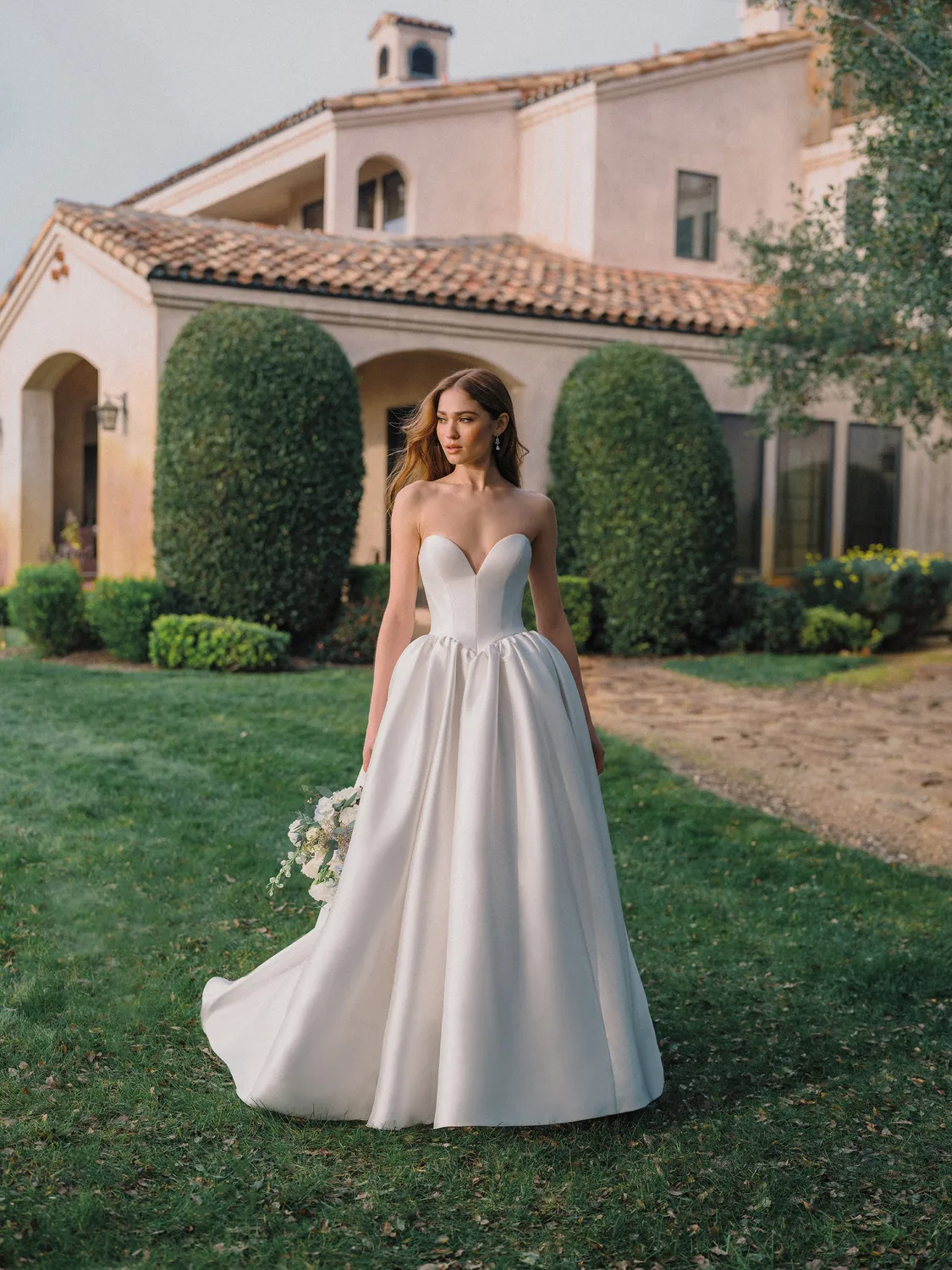 Allure Bridal A1492 brudekjole ivory mikado