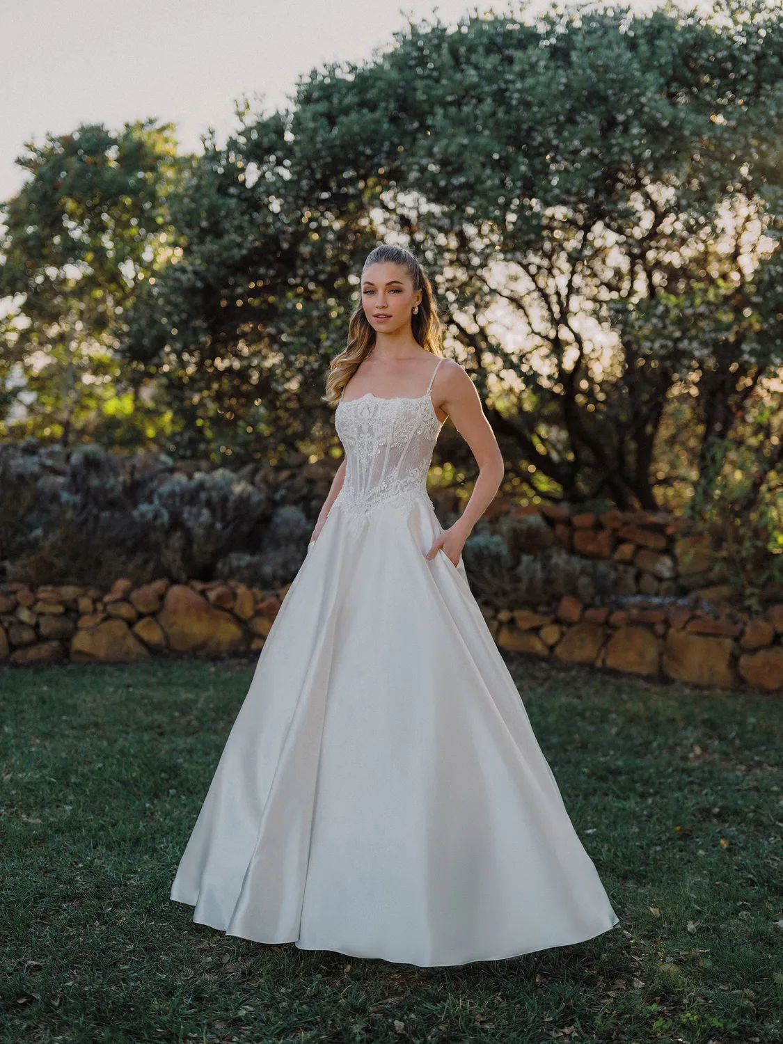 Allure A1494 brudekjole ivory satin A-facon