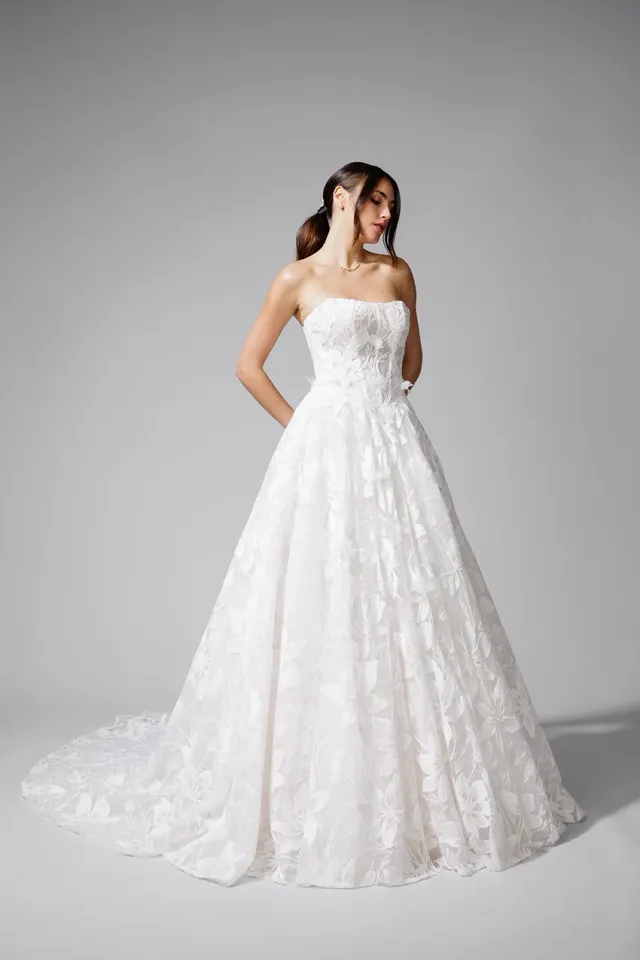 Bella by Eglantine BEL22728 brudekjole ivory 3D-blomster