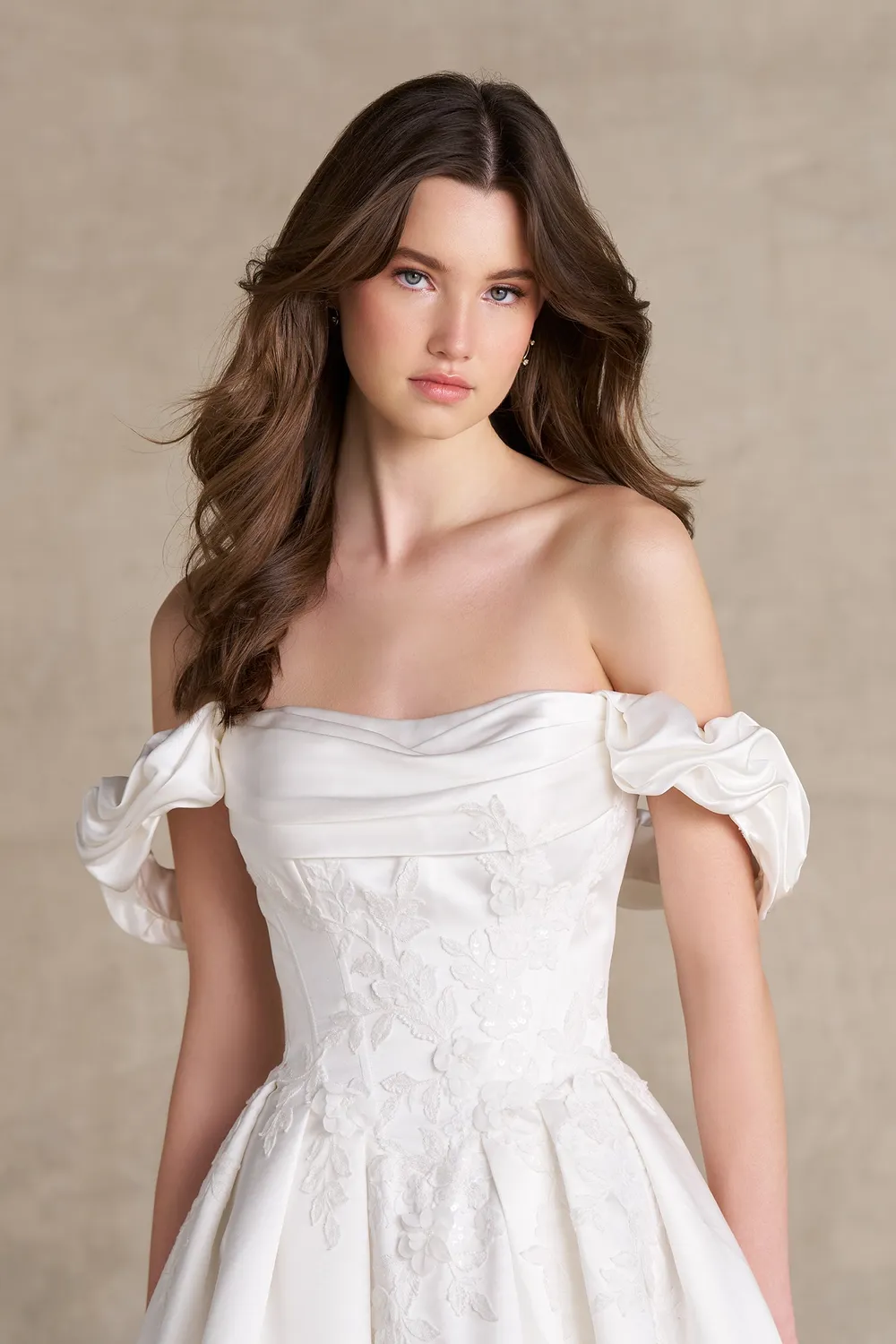 Allure Bridal Romance R3972 satin brudekjole ivory
