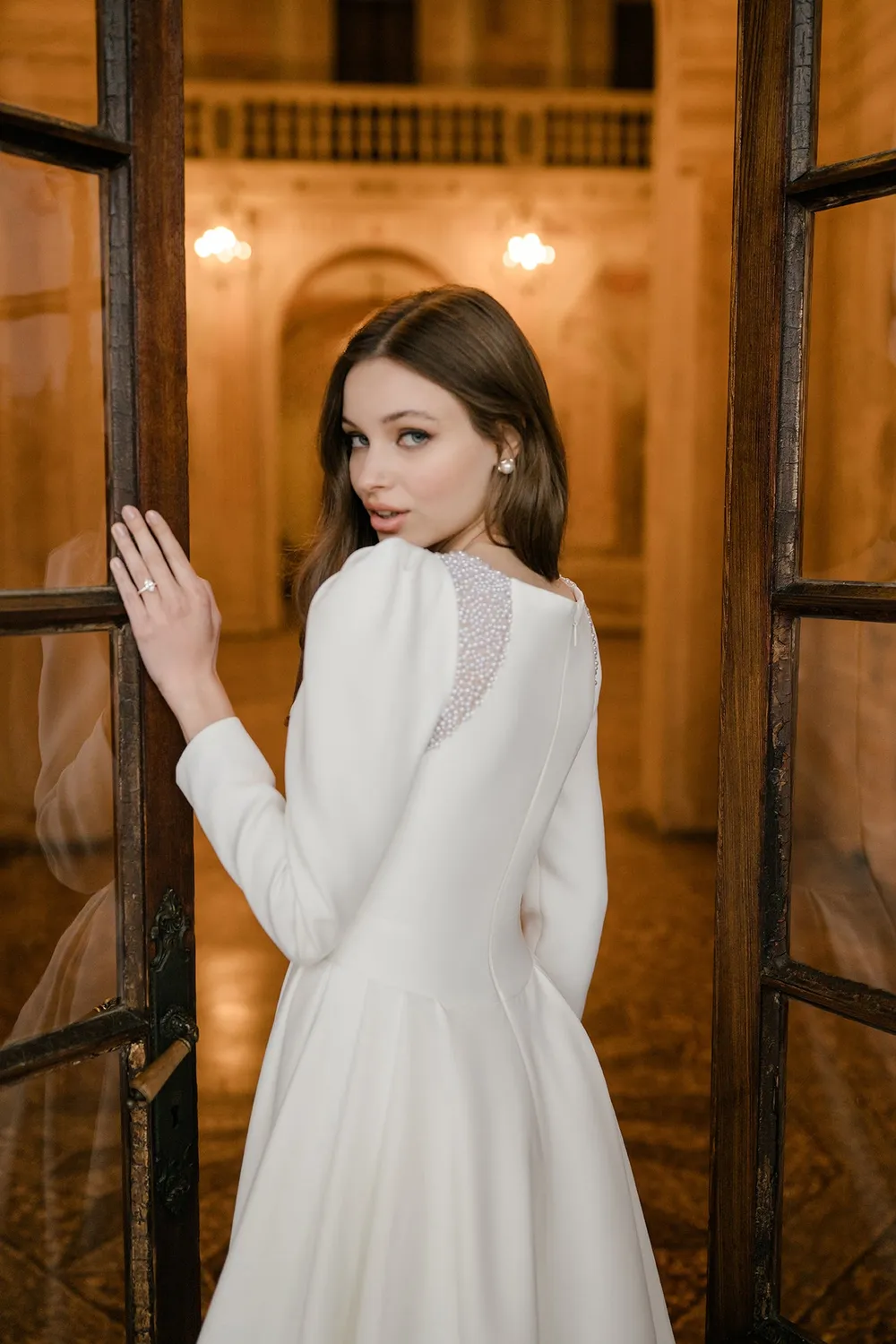 Allure Bridal Abella E603NC Genevieve brudekjole Ivory højhals