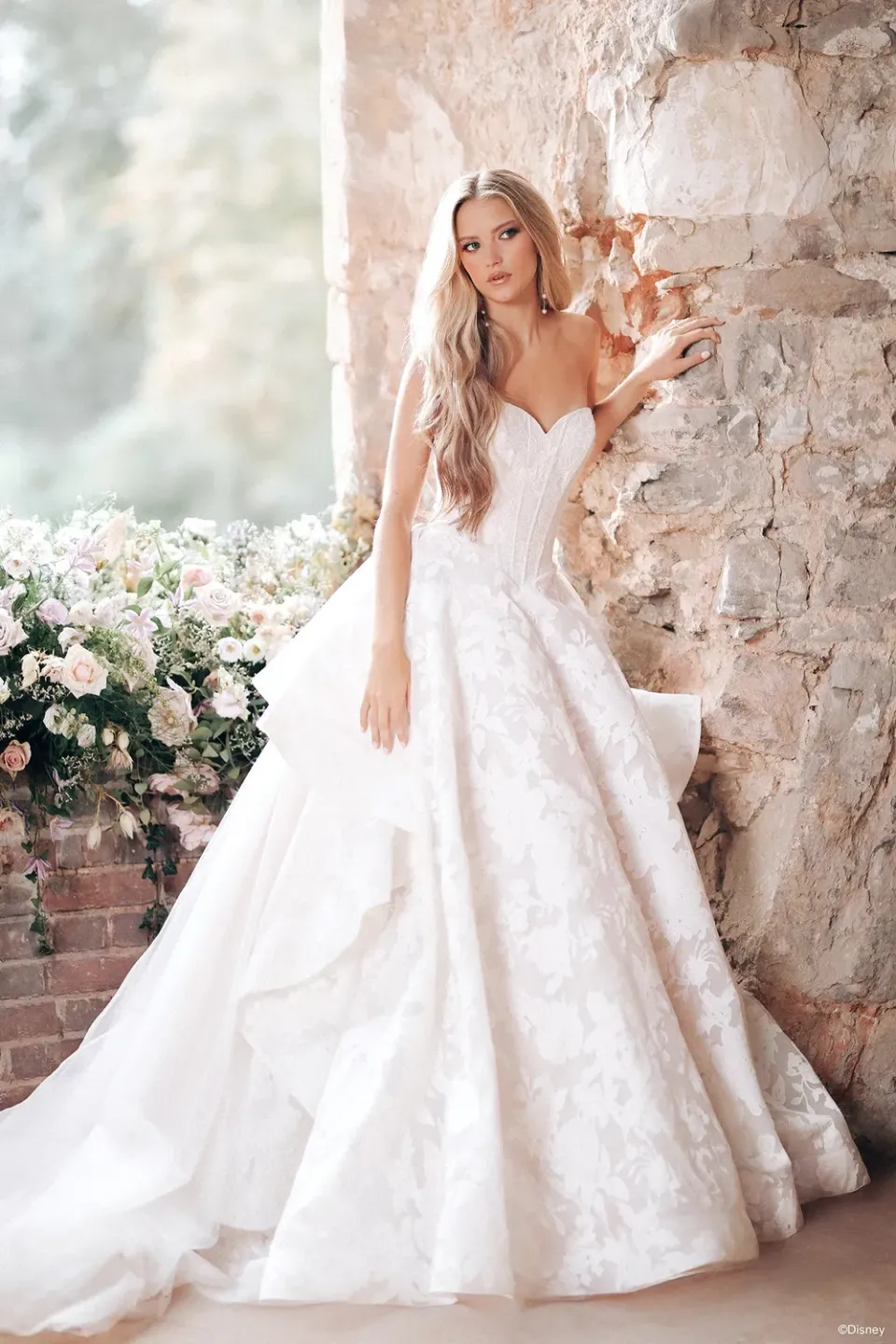 Allure Bridal Disney Fairy Tale Weddings D466 Rapunzel brudekjole Lavender/Ivory blonde ballgown