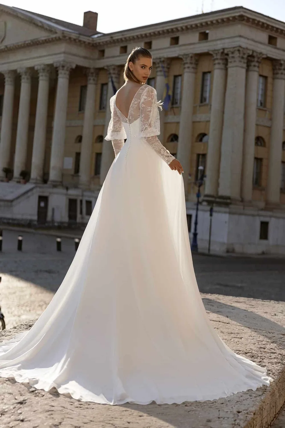 Bella by Eglantine BEL22416 brudekjole