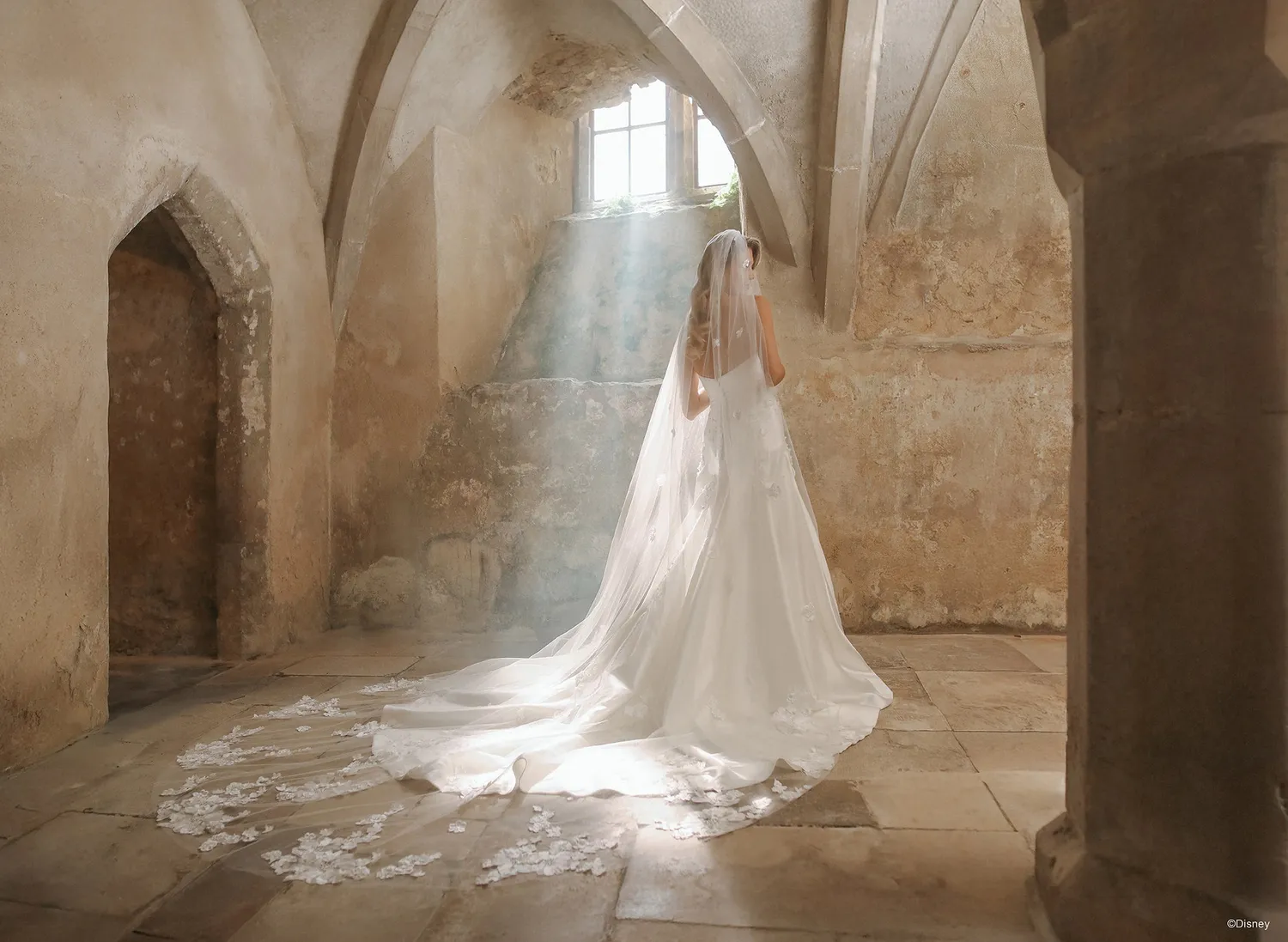 Allure Bridal DV51 Aurora brudeslør ivory med 3D blomster