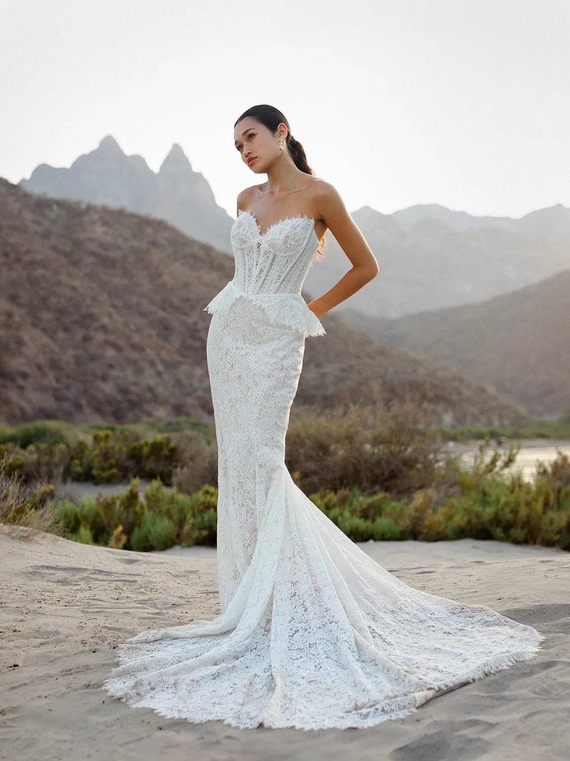 Wilderly Bride F412 Indigo brudekjole blonde fit-flare