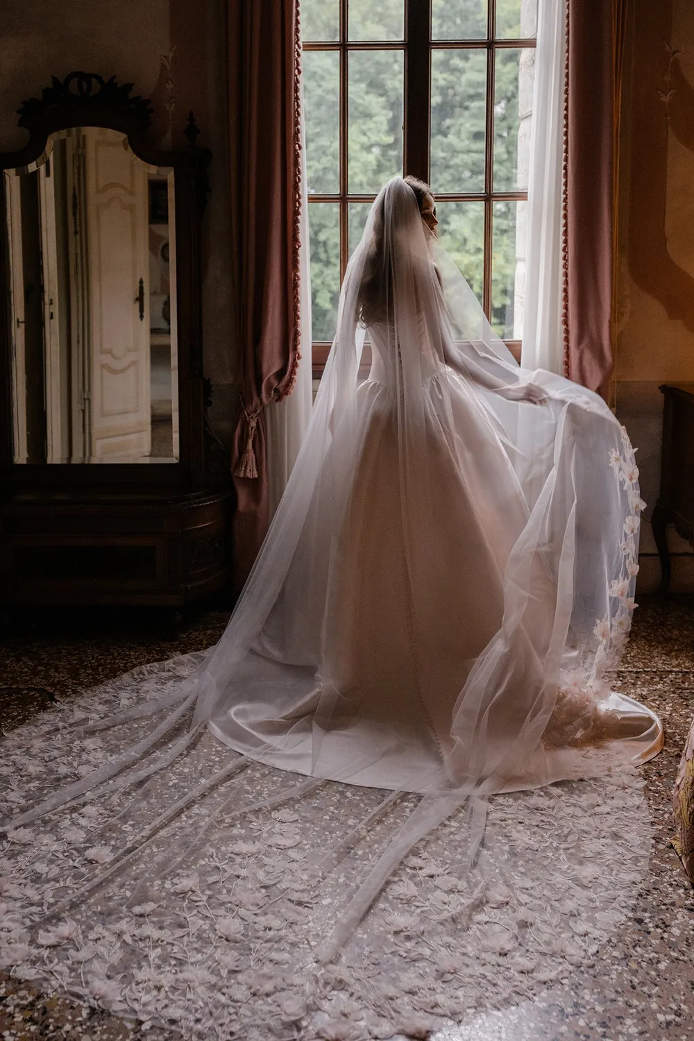 Allure Bridal Abella V096C brudeslør ivory katedral blonde
