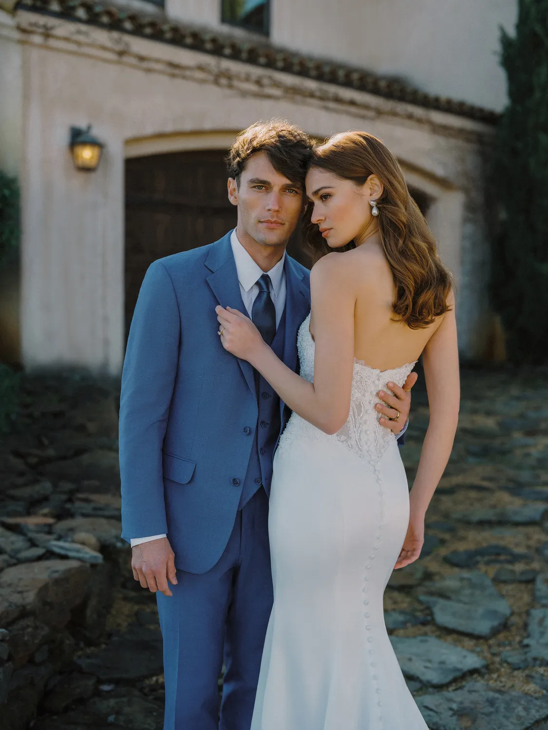 Allure A1480 brudekjole satin ivory nude fit-flare