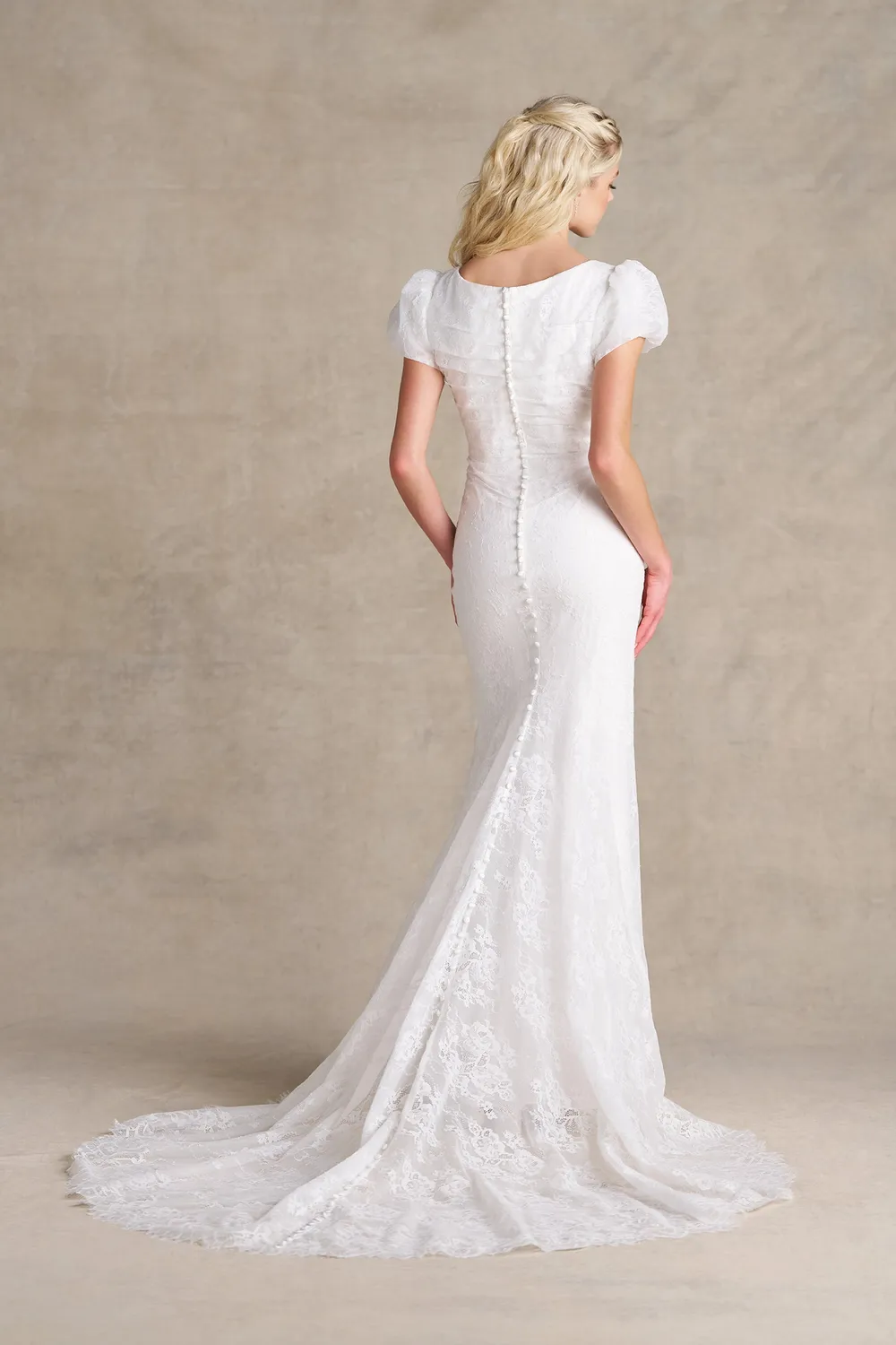Allure Modest M803 brudekjole i ivory med blonde