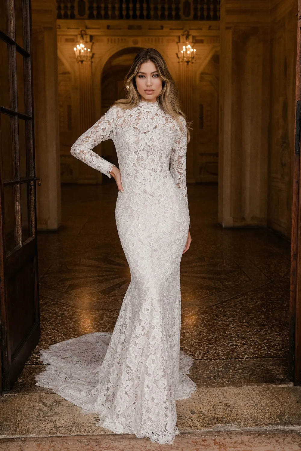 Allure Bridal E624 - Claire Austin brudekjole Nude/Ivory blonde lange ærmer