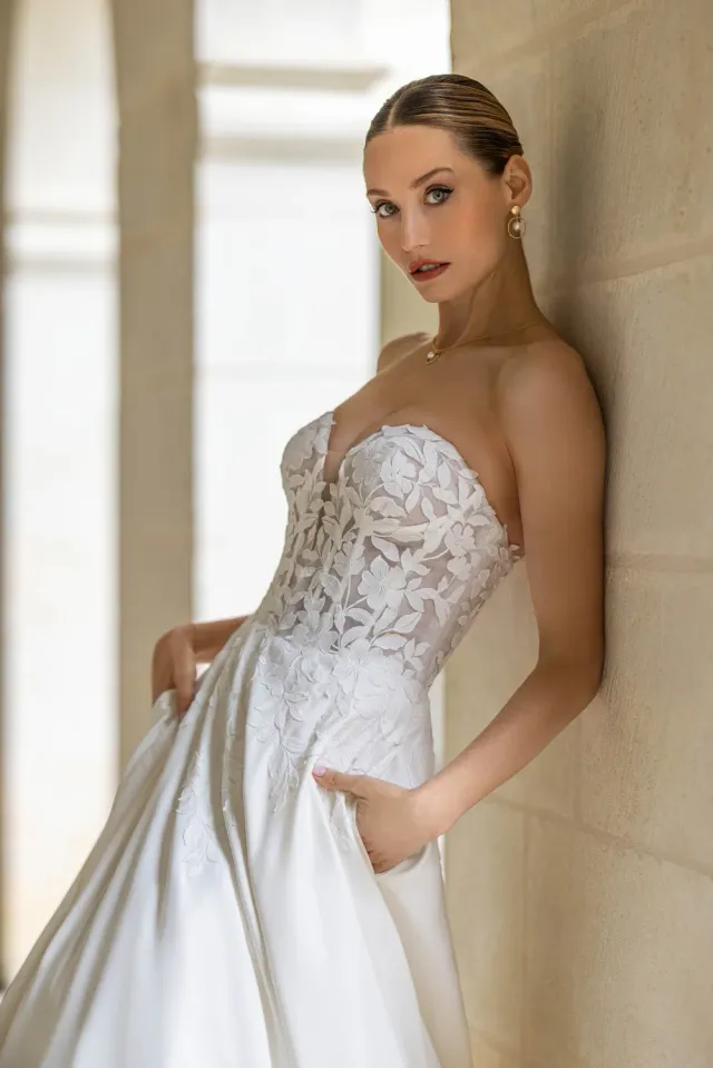 Bella by Eglantine BEL22616 brudekjole – bryllup