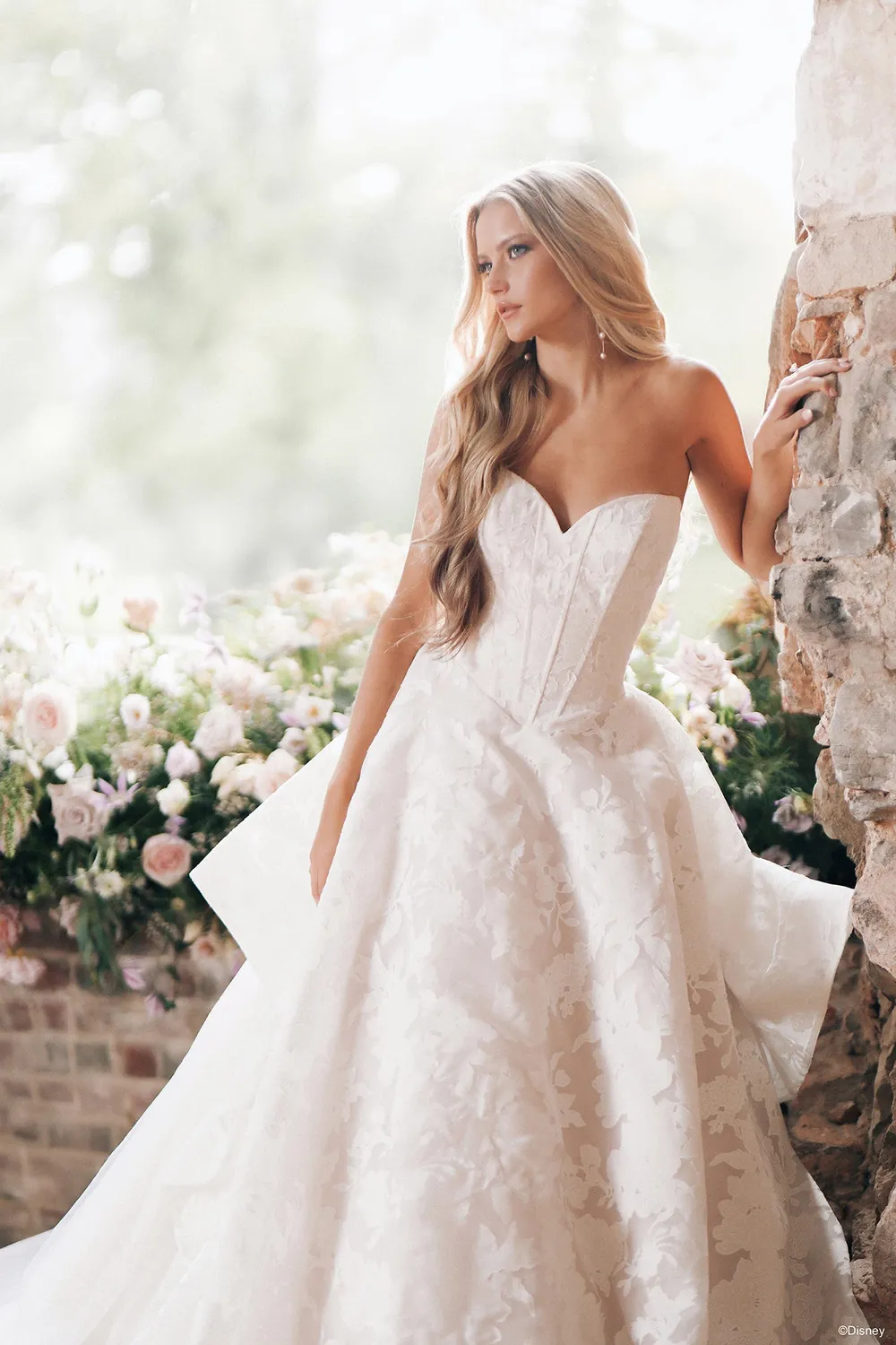 Allure Bridal Disney Fairy Tale Weddings D466 Rapunzel brudekjole Lavender/Ivory blonde ballgown