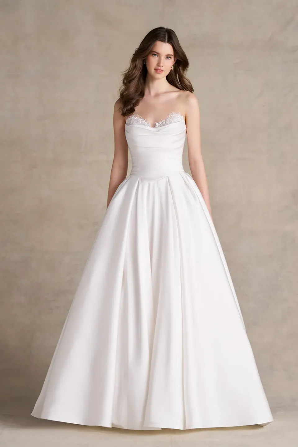 Allure Bridal Allure Romance R3975 brudekjole Ivory/Nude mikado ballgown