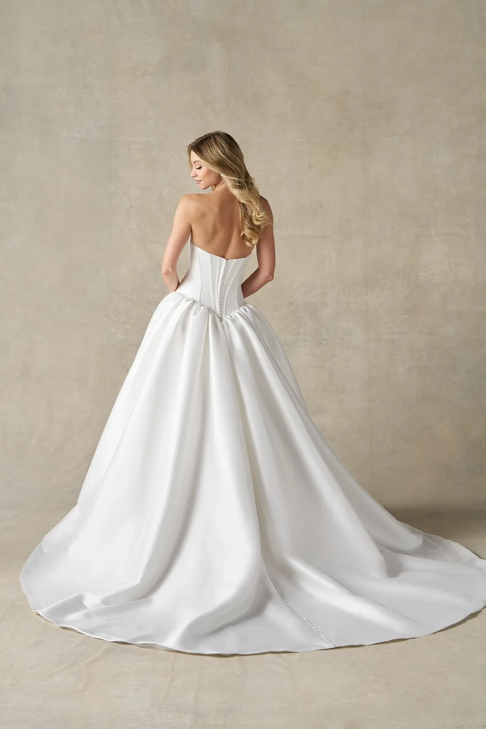 Allure Bridals A1482A brudekjole Ivory mikado ballgown