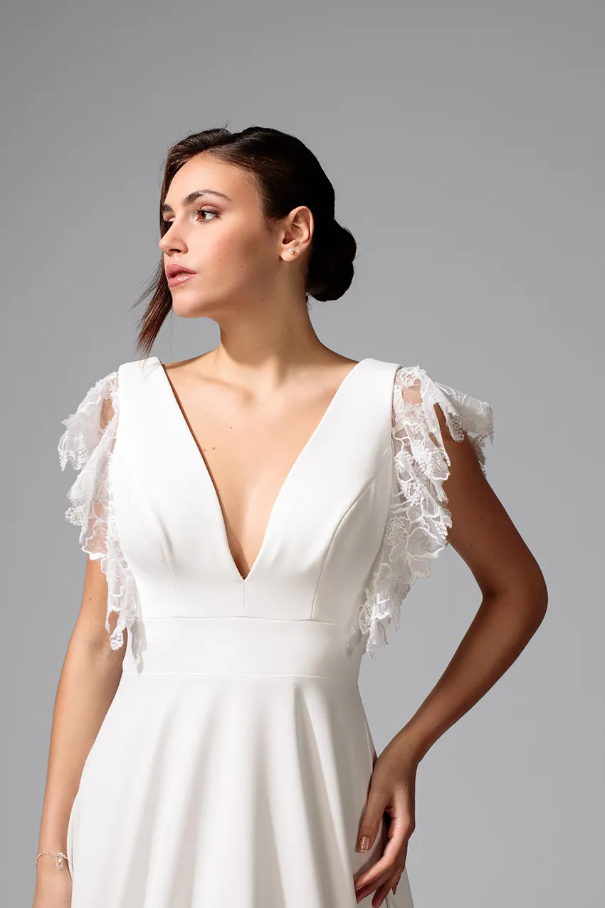 Bella by Eglantine BEL22713 brudekjole flydende