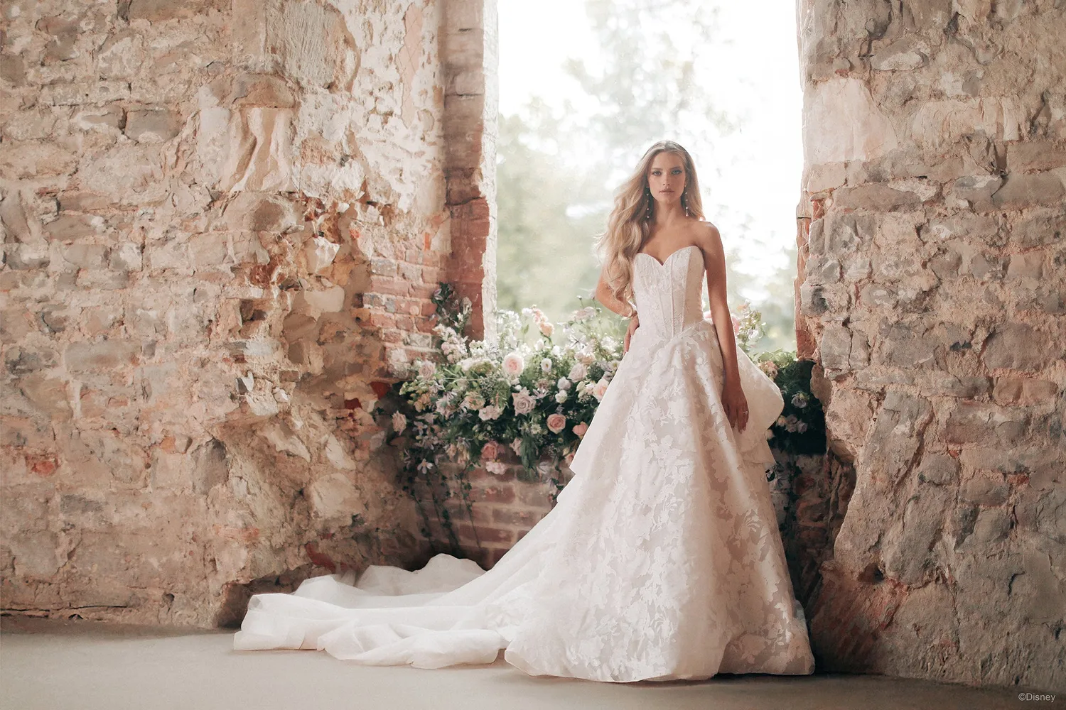 Allure Bridal Disney Fairy Tale Weddings D466 Rapunzel brudekjole Lavender/Ivory blonde ballgown
