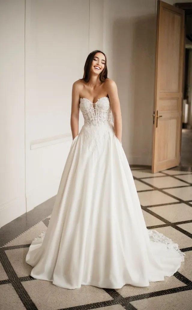 Bella by Eglantine BEL22525 brudekjole