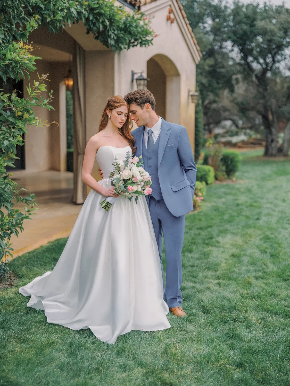 Allure Bridal R3978 brudekjole Ivory mikado