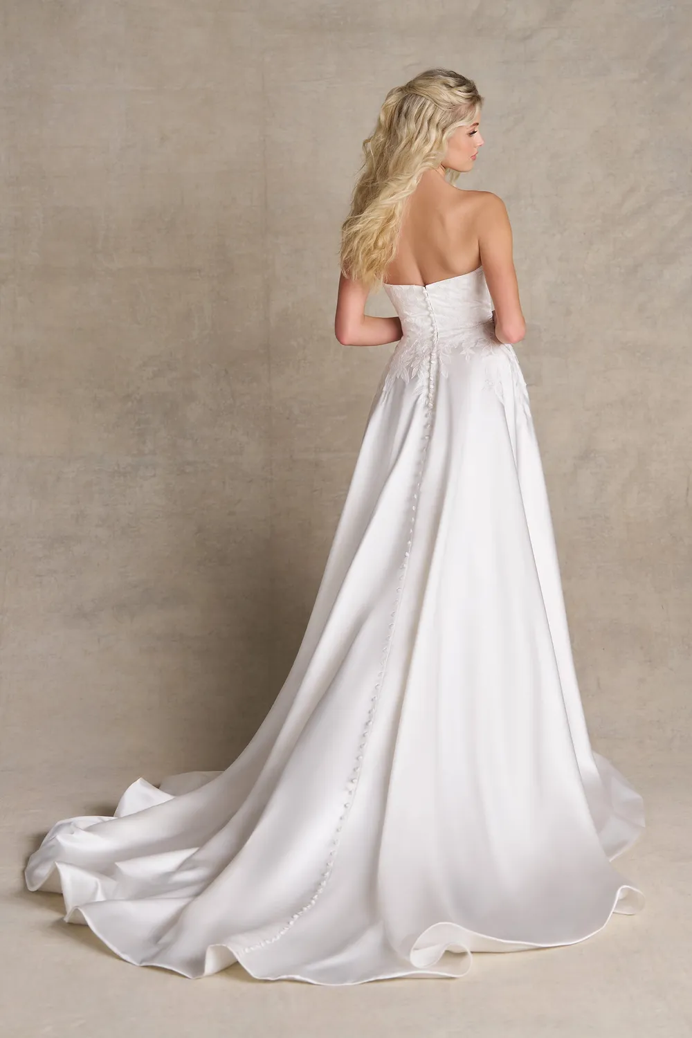 Allure Romance R3984 brudekjole ivory satin sløjfe
