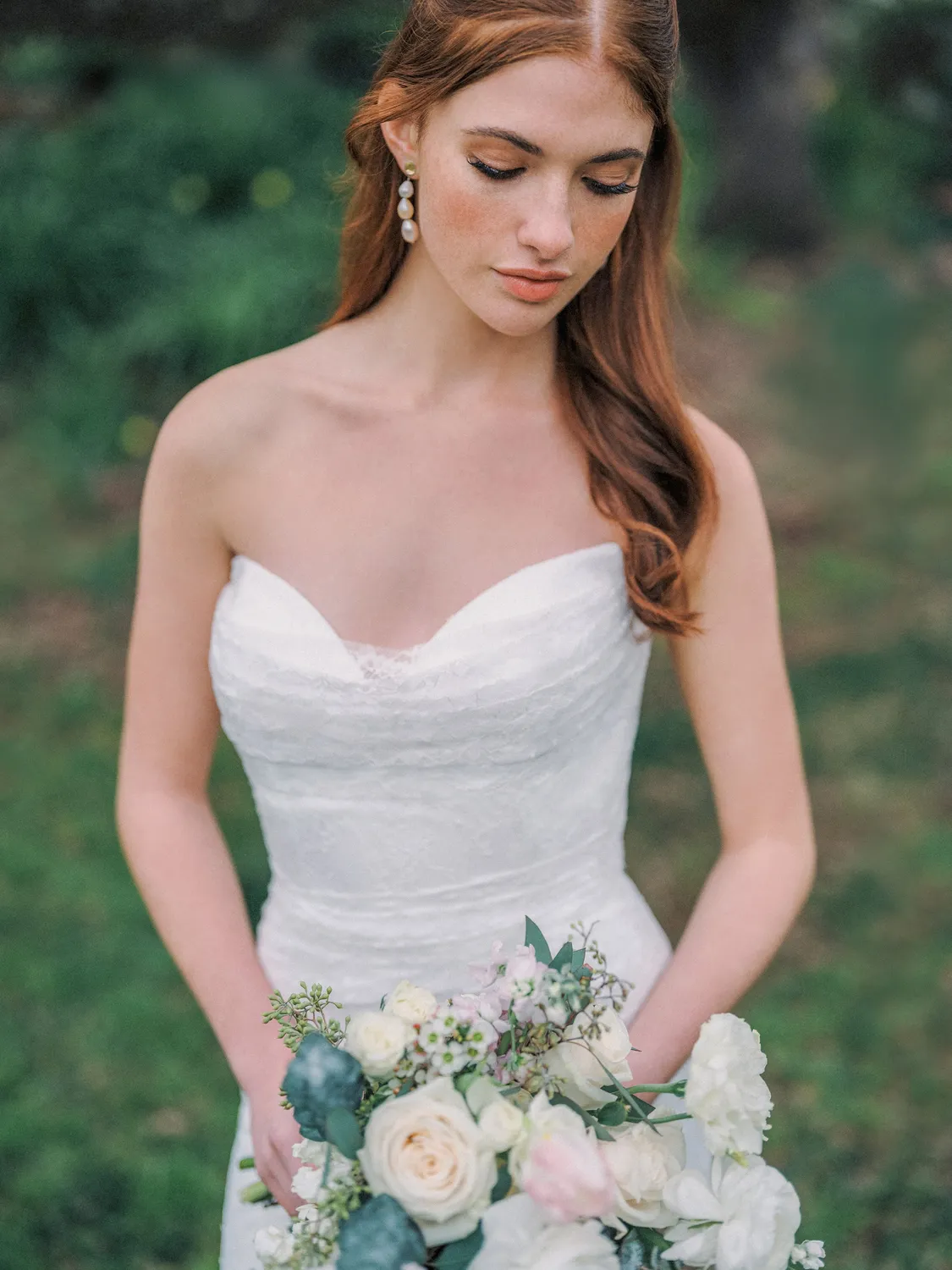 Allure Romance R3990 sheath brudekjole Ivory rynket blonde