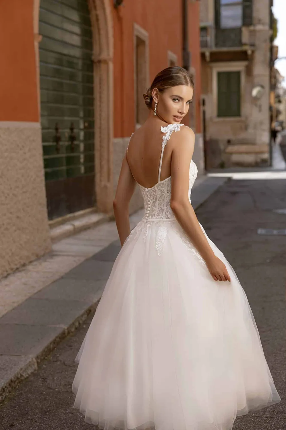 Bella by Eglantine BEL22409 brudekjole til bryllup