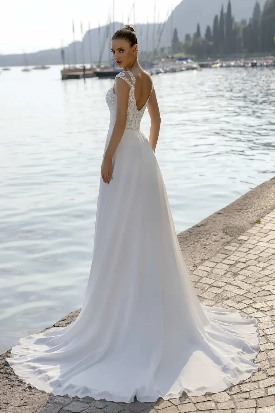 Bella by Eglantine BEL22422 brudekjole